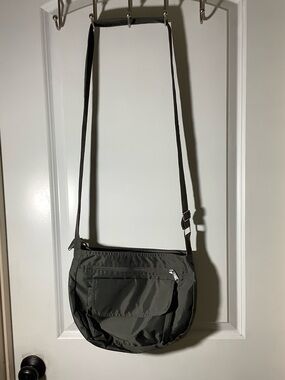 TippyThai Olive Green Crossbody Shoulder Bag - Lightweight Everyday Bag